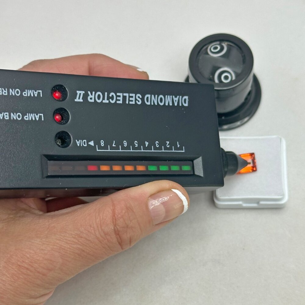 Orange Sapphire - Picture 4 of 14